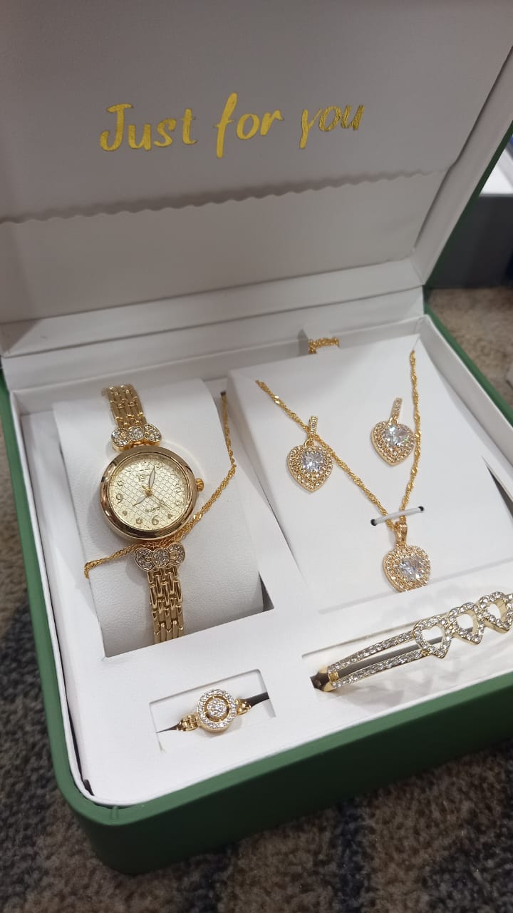 Golden Elegant Heart-Shaped Women’s Watch & Jewelry Set