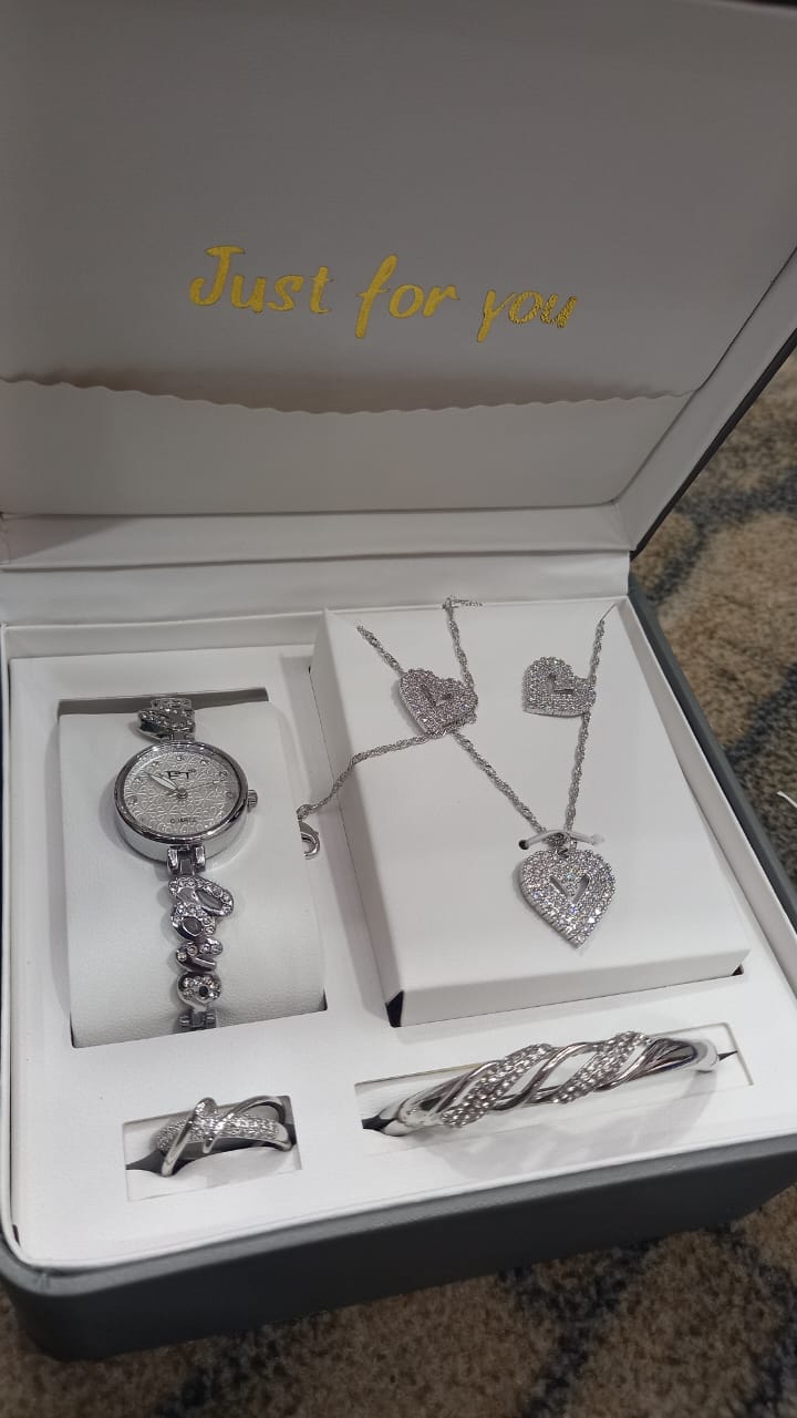 Silver Heart & Pan Women’s Watch and Jewelry Set – Everyday Elegance