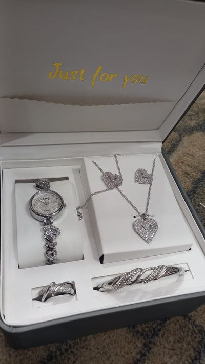 Silver Heart & Pan Women’s Watch and Jewelry Set – Everyday Elegance
