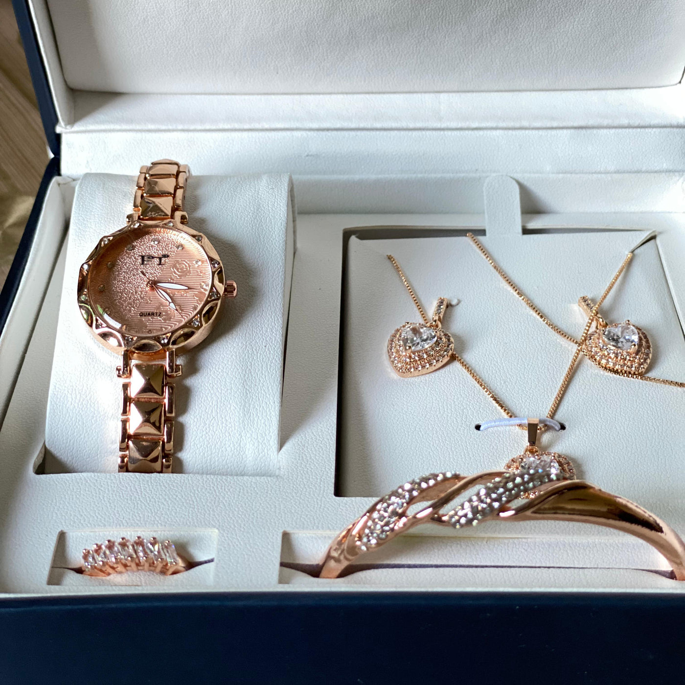 Women's Watch & Jewelry Set with Stone-Heart Design –  Gift Set