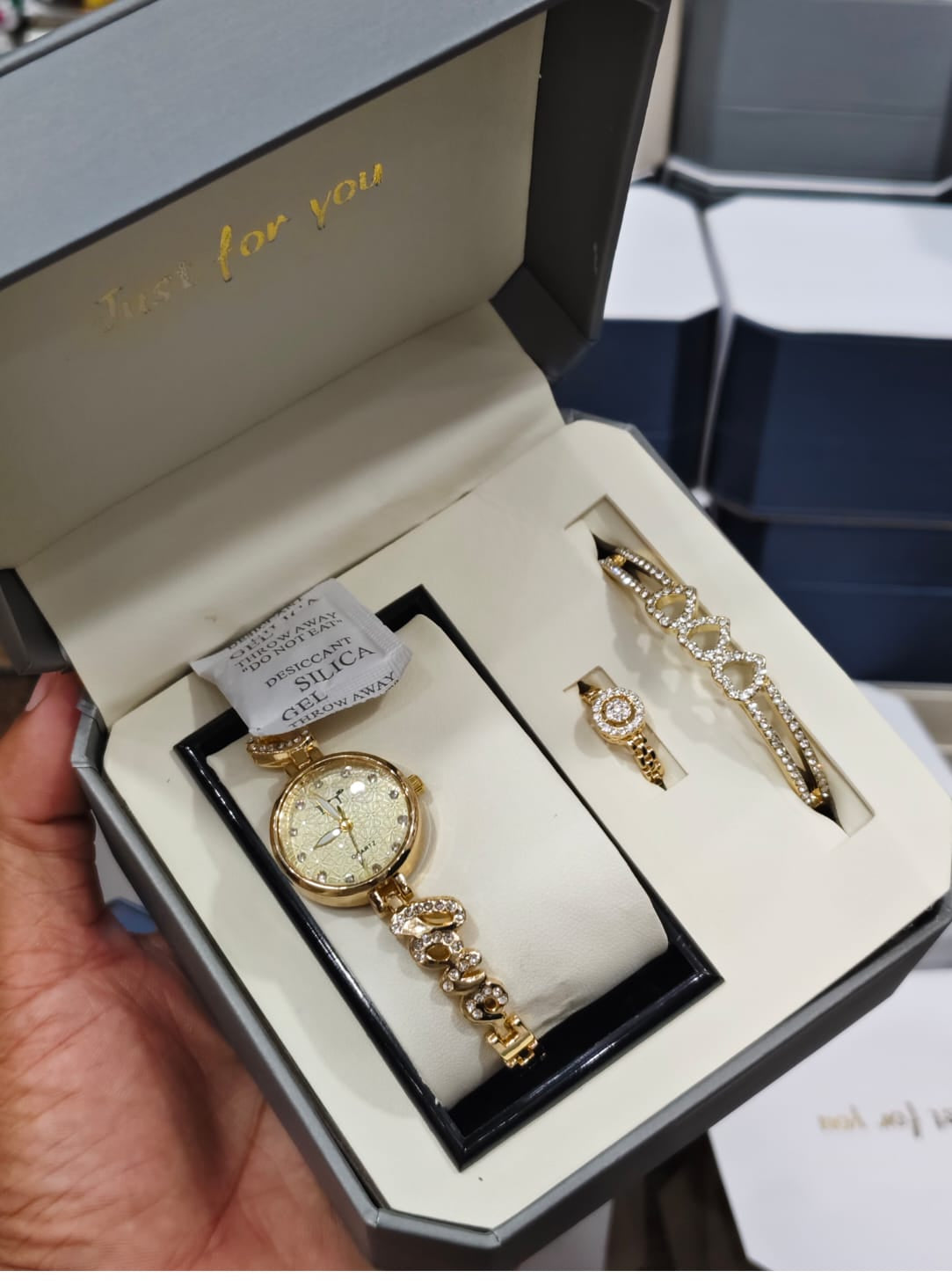 Elegant Women’s Set – Watch, Ring & Bracelet Combo